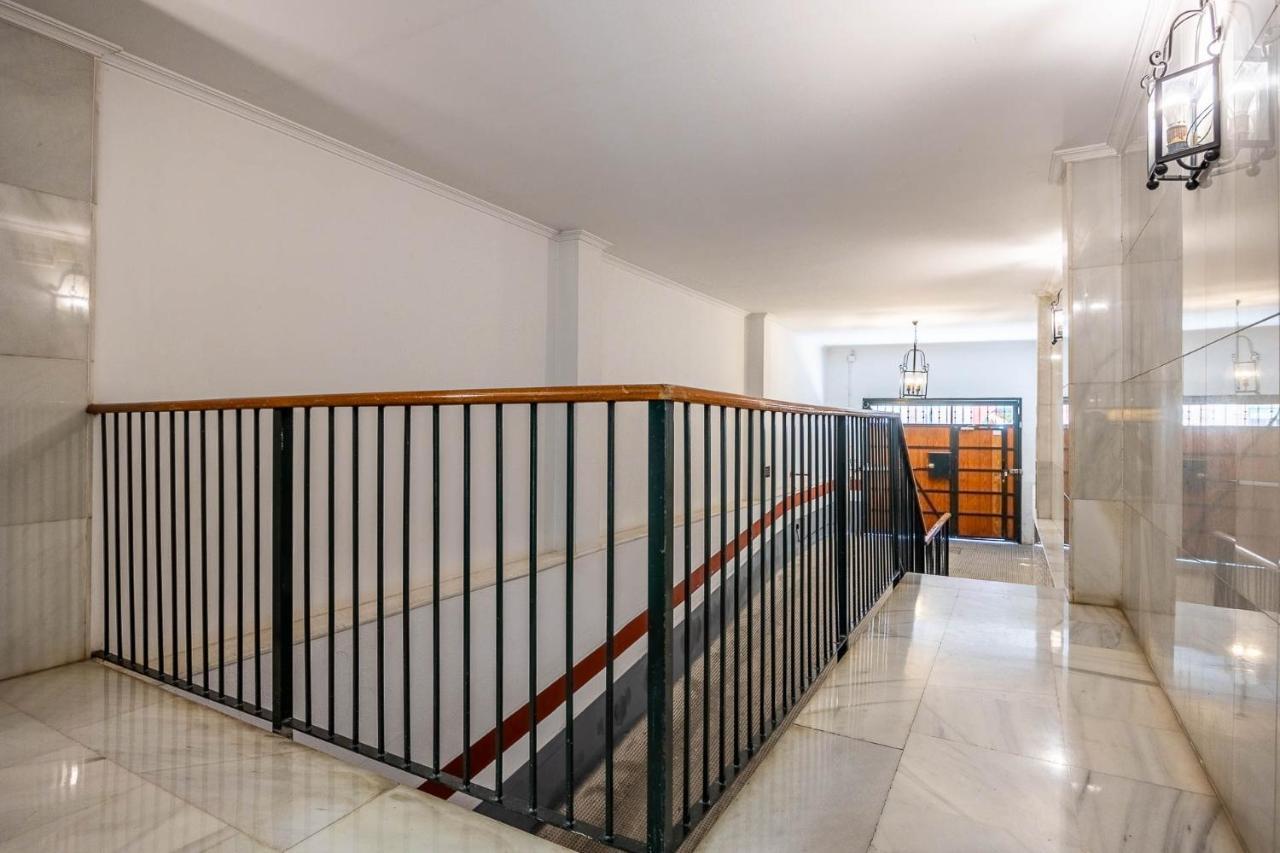 Amplisimo Apartamento De Diseno Nuevo En El Corazon De Triana, Parking Included Sevilla Exterior foto