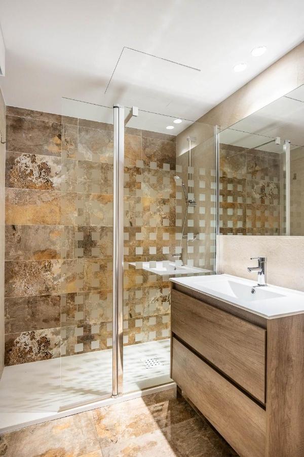 Amplisimo Apartamento De Diseno Nuevo En El Corazon De Triana, Parking Included Sevilla Exterior foto